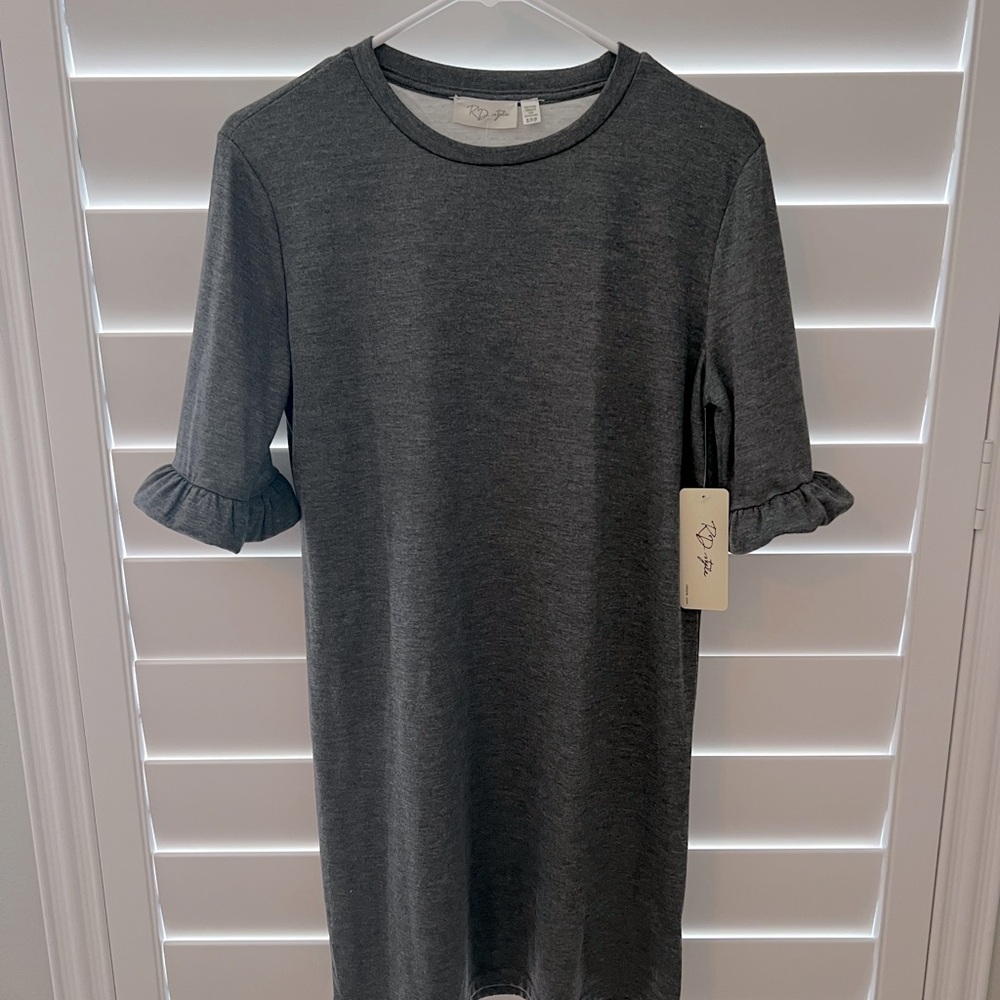Soft dark gray dress with sleeves
